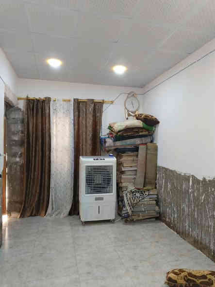 دار للبيع مساحة ١٠٠متر غرفه وصاله ومطبخ واستقبال حمام داخلي تواليت خارجي البيت بناء بلوك السكف عكاده تفاصيل الدار كله بالمنشور موقع كوفه شارع ميثم التمار قرب دور الحوزة سعر الدار ٢٧ وبي مجال قليل ***********
