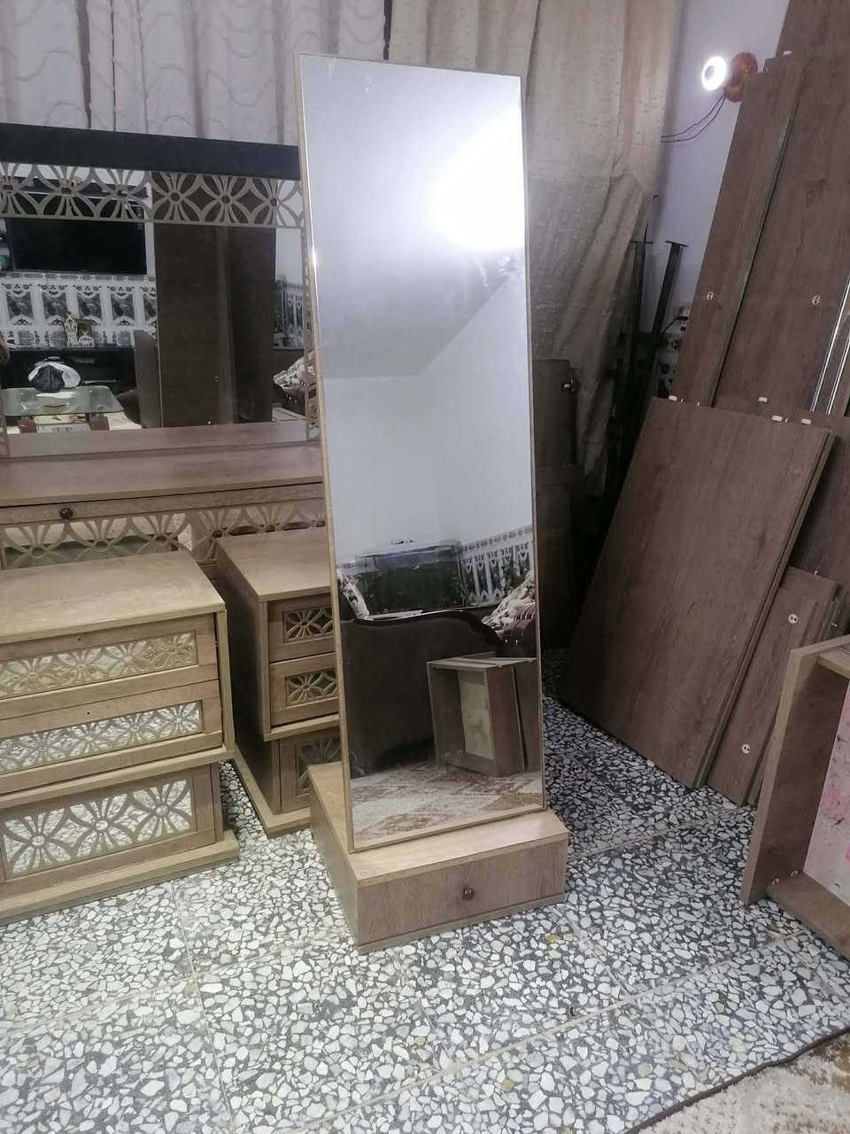 ياالله السلام عليكم غرفه نوم ضخمه نظيفه جدا بس الجامه مامئثره بيه فطر مال باب  غرفه 6قطع السعر 450حالين مفصخه لغرض النتقال بيع مستعجل لغرض النتقال العنوان بغداد الشعب كله اناره الكمديات جرارات وقلابات كله شغلات


**إذا كنت صاحب هذا الإعلان وتريد حذفه لأي سبب، رجاءا أرسل رسالة إلى الدعم الفني**