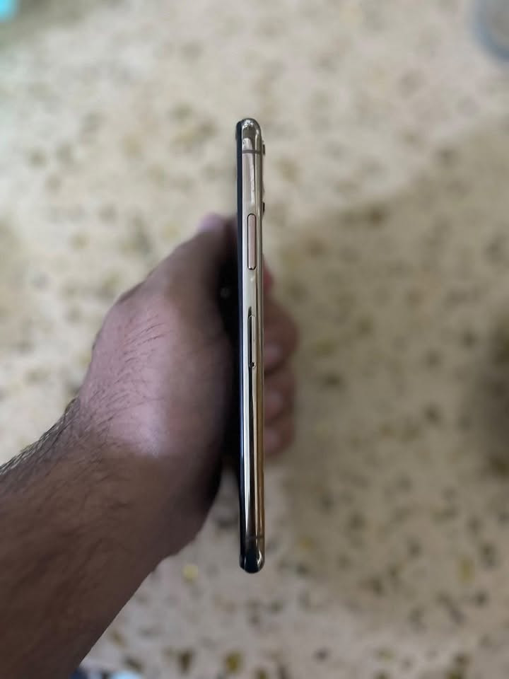 ايفون Xs
ذاكرة 256 
بطاريه 67 بلاديه بيه رساله 
مبدل شاشه
الجهاز نظيف شخط مابي كله شغال في ايدي وغيرها 
السعر 220 
بغداد الحريه
***********
