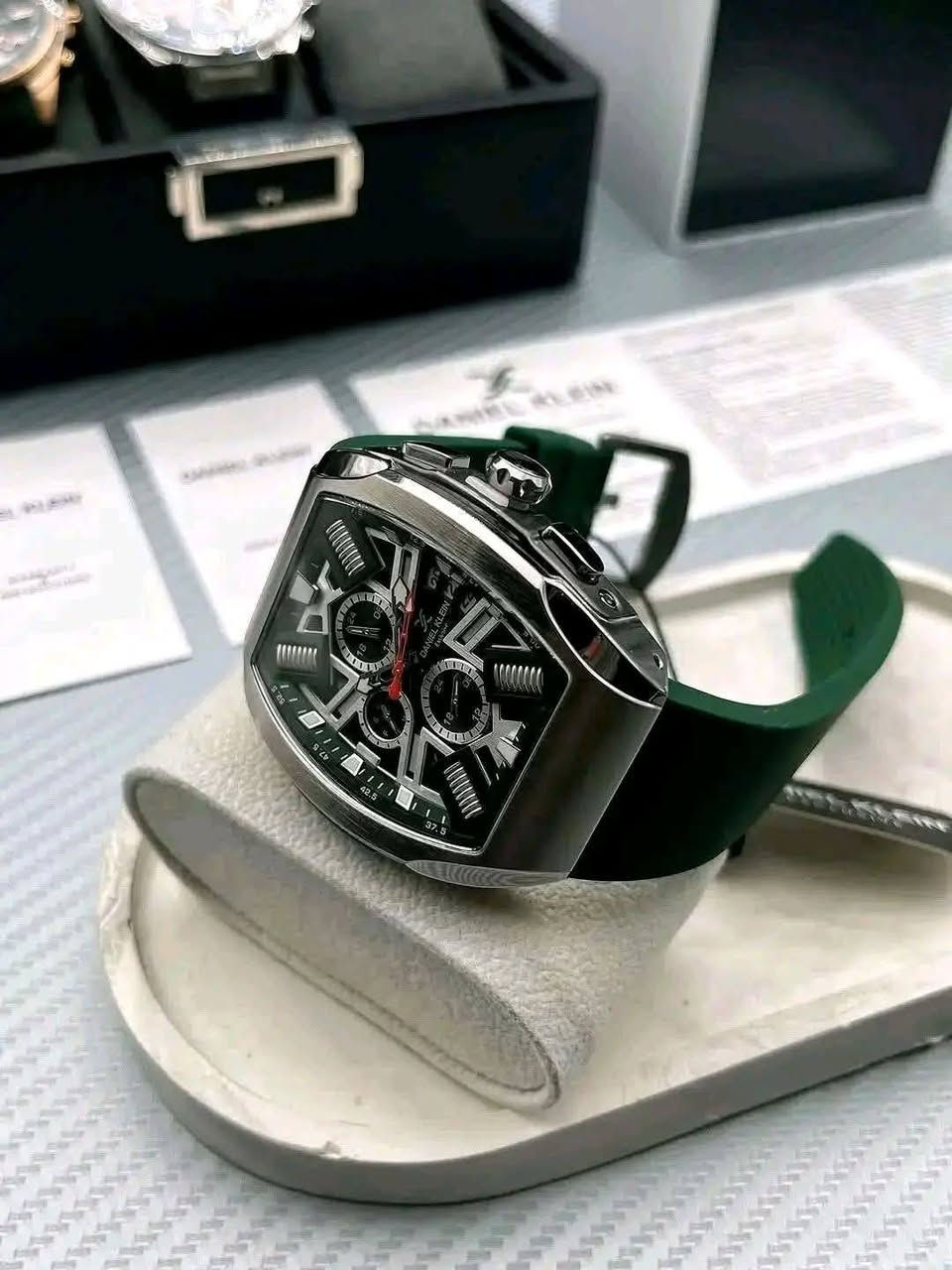 بسمِ الله ، والصَّلاة والسَّلامِ عَلَىٰ رَسُولِ اللهِ  ﷺ.🌿
#مــزاااااد
ساعة أصلية من #دانيل_كلاين الأصلية ✅
ساعة تضيف لمسة عالية الجودة إلى أناقتك 😍 الساعات الحصرية ، التي تقوم بما هو أكثر من مجرد معرفة الوقت سناتر لوظائف متعددة  ، بسير ربر عالي الجودة ، ومميزات آخرى😍

يبدأ المزاد من 25 الف والرفعة أقل شيء 5 الف
 

#يبدأ من الآن و #ينتهي يوم غدٍ إن شاء الله ، الساعة السادسة مساءً ..

 ☑️ للأعتماد أولاً : أرسال العنوان الكامل ورقم التلفون .

والتوفيق من الله للجميع 🤲

🔹 DANIEL KLEIN 🔹

🔴المواصفات :
▫️كود الساعة Dk.1.14028-3
▫️الطوق  ستانلس ستيل مقاوم للصدأ ✅
▫️سير ربر أخضر ، جودة عالية  .
▫️مكنة كوارتز ياباني 🇯🇵 
▫️ سناتر شغالة
▫️تاريخ شهري
▫️مقاومة للماء 50 م 💦
▫️أميال وعقارب مضيئة في الظلام 
▫️القطر 46 ملم
   ووظائف أخرى ...

🔹الحاله جديدة لك 😍
⬅️ تأتي مع العلبة الأصلية ، والضمان والعلاكة الأصلية 😍

وتكدرون تبحثون على تفاصيلها أكثر 🌹

🚖 يوجد توصيل الى جميع محافظات عراقنا الحبيب 🚖


**إذا كنت صاحب هذا الإعلان وتريد حذفه لأي سبب، رجاءا أرسل رسالة إلى الدعم الفني**