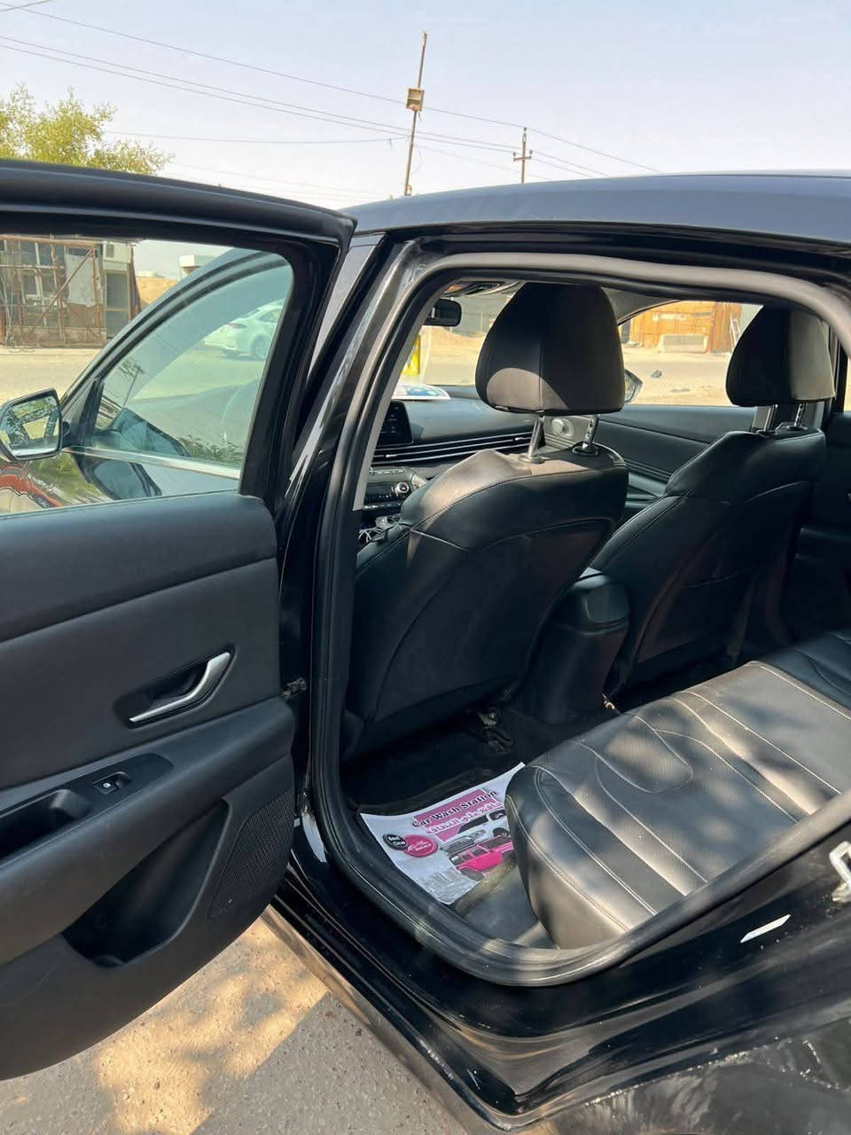 اخوان السلام عليكم  رمضان كريم عليكم جميعاً سياره هونداي النترا 2023 لمتدد فول للاخير رقم بغداد الدولي بأسمي السياره فول واحد على واحد بصمه فتحه تشغيل عن بعد وقياده ذاتيه وبعد بيها هواي مواصفات السياره وارد حادثها جاملغ امامي ايمن مبدل وربع من البنيد مصلح موجود بالصور وبيها رصعات بسيطه السياره اي نقص مابيها السونار موجود بالصور وصور الحادث بالمنشور بيع سريع انشالله السعر ١٣٨ وبيها مجال بسيط الشراي يتصل واني بالخدمه عنوانها بغداد واسف على الاطاله هاذا رقمي ***********
