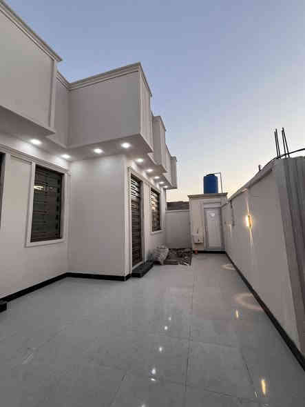 بسم الله ما شاء الله 🪬
دار سكن ( تحفة معمارية )
البناء حديث وخارطة مميزة وموقع جداً راقي
…….
#المساحة :: 200م ( 10 * 20 ) 
#العنوان :: إبي الخصيب - طريق سيد حامد 
قرب مدينة الأندلس السكنية - موقع مميز 
#طابو_صرف_زراعي_عراقي_💯💯
…….
#يحتوي :: كراج واسع أستقبال صحيات خارجية
حديقة مطبخ صالة مناور عدد 2 صحيات داخلية
غرف منام عدد 2 نظام سويت .
#كل_مايحتاجة_المشتري_من :: مغاسل - كيزر 
ماطور نظام بوستر -خزانات ماء .
……..
#الخدمات :: ماء كهرباء شارع تبليط 10م مدارس
منطقة جداً راقية والبناء منظم ومميز 
…….
شغل البيت من الدرجة الأولى #شرط_الضمان .
…….
#السعر_المطلوب ::: 115 مليون قابل للتفاوض 
…….
#للأستفسار:: أتصال - واتساب ***********
…….
كما عودناكم على أستقبال جميع العروض العقارية
