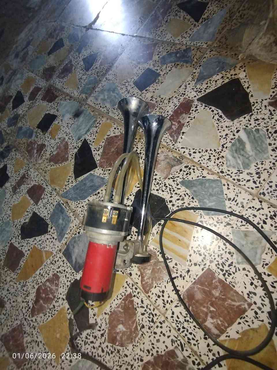 هورن للبيع مال تريلاه  سعره..70وبي مجال.***********
