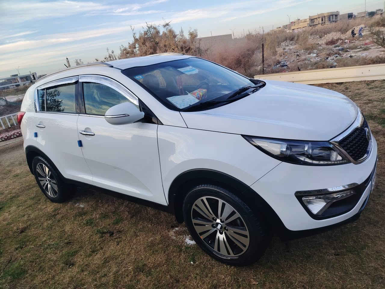 سلام عليكم
سبورتج وارد خليجي
موديل 2015
ماشيه 86
رقم بغداد بسمي 
سياره كامله مكمله
للستفسار ***********
غير متواجد عل لفيس مكلف بل نشر.
