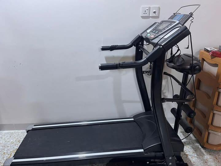 جهاز جري 100 كيلو جبلي دبل ماطور مع قطعة مساج للبطن نقص الحزام الخاص بالبطن 
الجهاز متروك نظافة 80‎%‎ السعر 200 الف
الجهاز بي تصليح 
المكان الموصل حي الكندي 2
التواصل.  ‭0784 133 3933‬
