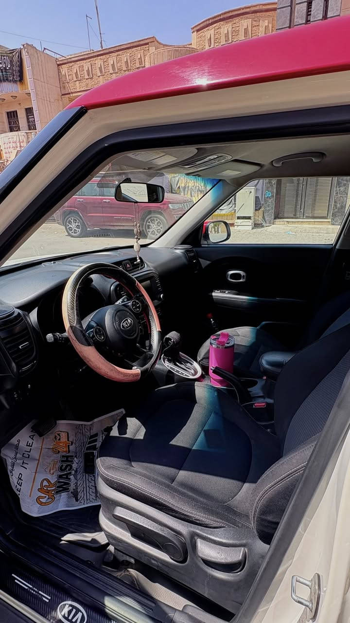السلام عليكم
كيا صول 2019 
محرك 2000 GDI
تو كلر 
3 انظمة قياده (ايكو،سبورت،عادي)
ماشيه ٧٢ الف 
بيها ضربه بلباب الخلفي  للسائق ترجع بارد
السياره وارد امريكي  مابيها اي صبغ لو تبديل كله راجع على البارد بدون دواخل ايرباك سليم 
تفاصيل اكثر وصور الحادث اتصلو بلرقم (علواتساب فقط)
رايدتها ب 135 وبيها مجال حك الجيه 
***********
