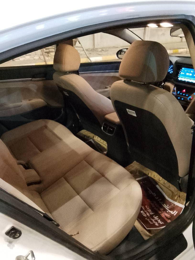 السلام عليكم ...
بيع او امراوس حسب القناعه 
الانتره 2018 خليجي كفاله عامه 
سياره جديده بمعنى الكلمه 
ماشيه 130حقيقي 
رقم بغداد تحويل ثاني يوم 
فول مواصفات 
فتحه 
حساس امامي خلفي 
يدات نيكل 
شباك نيكل 
لد نهاري 
كشنات قلاب 
سياره جاهزه ربع ماذب عليه 
حداديه جديده 
تخم تاير.
عنوان سياره كوت مركز المدينه 
للاستفسار اكثر 
***********
