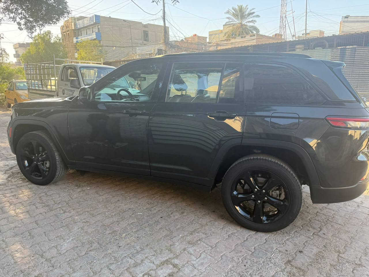 السلام عليكم رمضان كريم عليكم جيب 5 راكب لمتد إكس موديل ٢٠٢٣ حادثه جاملغ وخشم البنيد بدون ايرباك وبدون دواخل كاصه من المزاد علئ ايدي من  رقم بغداد تحويل مباشر بسمي بيع او مراوس يرهم اي استفسار واتس اب متواجد ***********
