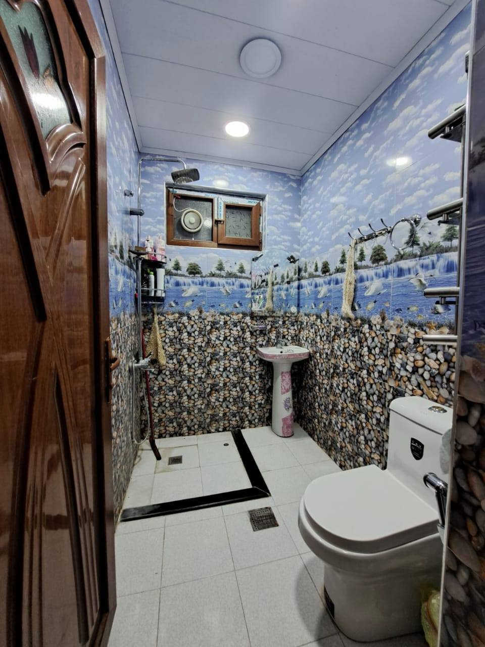 الاعظميه الاخطل قريب كلية بغداد دار للبيع بناء حديث استثمار مضمون المساحة ٦٠م واجهه ٧م يحتوي ثلاث غرف نوم صاله مطبخ خدمات فوق والارضي منور مخزن سطحين للجادين للاستفسار الاتصال ***********شركة الضحى للعقار واتساب
