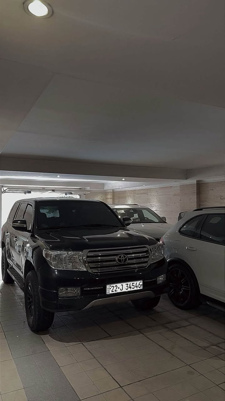 السلام عليكم
للبيع 

لاند كروز VXR فول مواصفات 

مديل 2011

معروفه مواصفات الاند كروز 

جاهزه من كلشي بدون حادث ولا اي شي بيها صدر جديد اصلي مال وكاله مو تجاري قوايش جديد اصليه فلاتر جميع السياره كل الفلاتر الي تخص تبريد محرك شوته كير و بانزين كله جديد وكاله كومه شغلات جانت مستهلكه وتجاريه كلها تبدلت اب اصلي وكاله مع الفواتير مال وكاله هواي مصروف عليها 

عليها تايرات شاهين جدد اصلي ووياله اصليه 

الجنح والمساطر وتيارات و الوياله. البلاديه موجوده هم 

بيها فقط بل جاملغ صبغ على كد يمكن اصبعين هيج شي اثر شخط 

السعر 34 وبيها مجال 

مكان السياره الجادريه 

للاستفسار فقط وتساب واتصال مارد على ماسنجر 

***********
