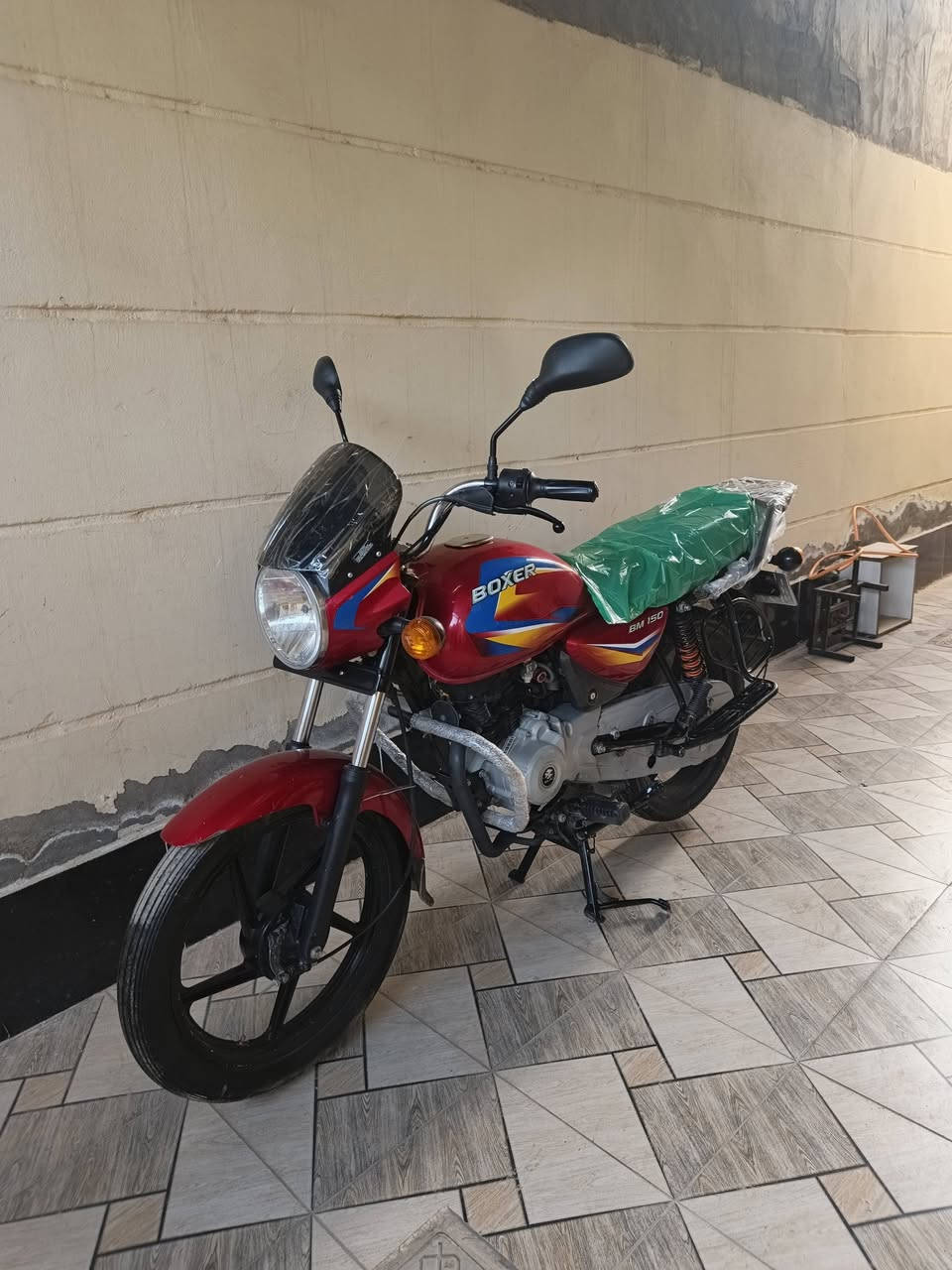 سلام عليكم اخوان دراجه بوكسر موديل 21 شكل 22 ام دوسات مرقم لوحه سنويه انكليزي تحويل ثاني يوم حته هزه مالته موجوده مكفوله كفاله عامه دراجه مابيه اي نقص متصرف عليه دينار واحد مكاني ديالى بعقوبه خرنابات شراي يتصل ويدلل 
***********
