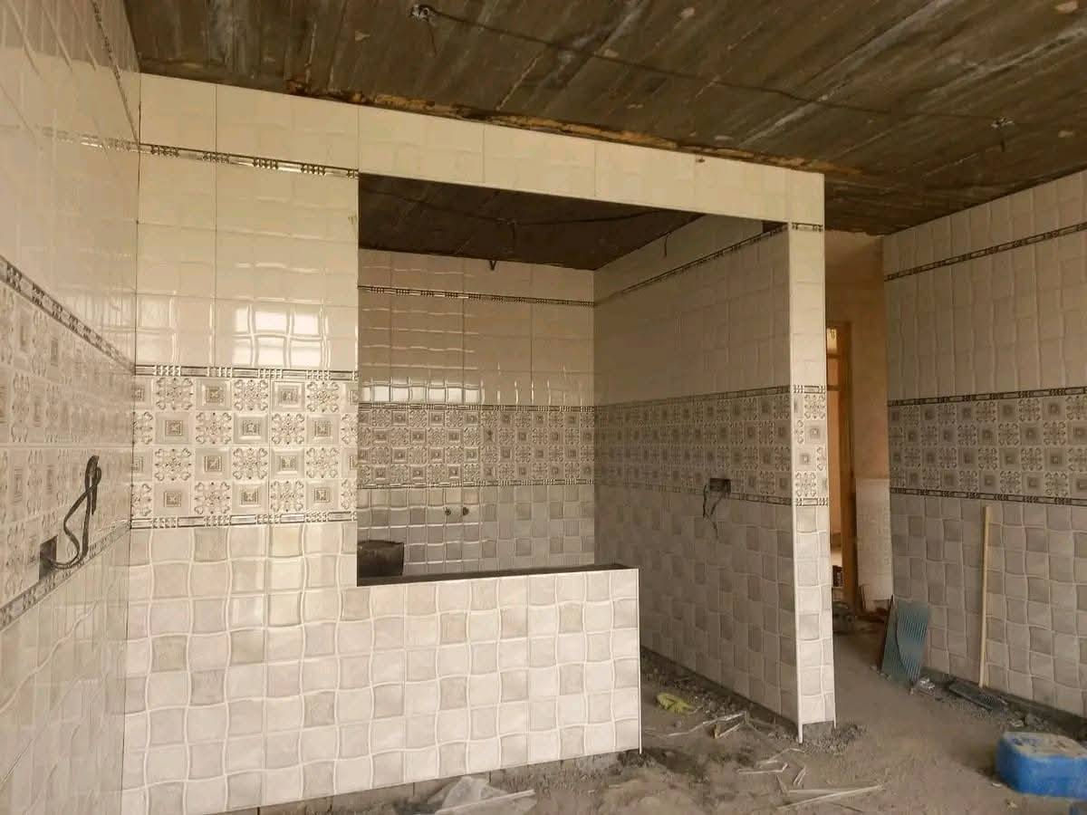 خلفه سيراميك  بورسلين دروجه ارضيات درجه اولى متفرق حاليا سكني بغداد قطعي وع المتر ***********
