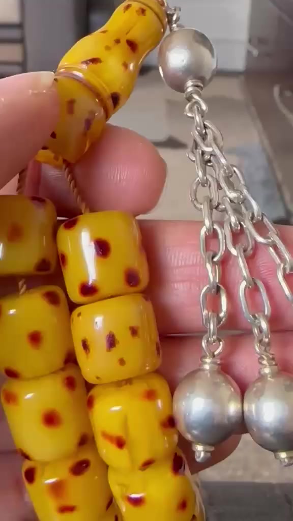 مسباح مسكي الماني انتيك عرق دمار تشييم عشايري 
خام بشيل صفة مكنسة خراطة عثمانية اساسي بالكامل 
للعرض والتقييم والبيع وزن 81غرام


**إذا كنت صاحب هذا الإعلان وتريد حذفه لأي سبب، رجاءا أرسل رسالة إلى الدعم الفني**