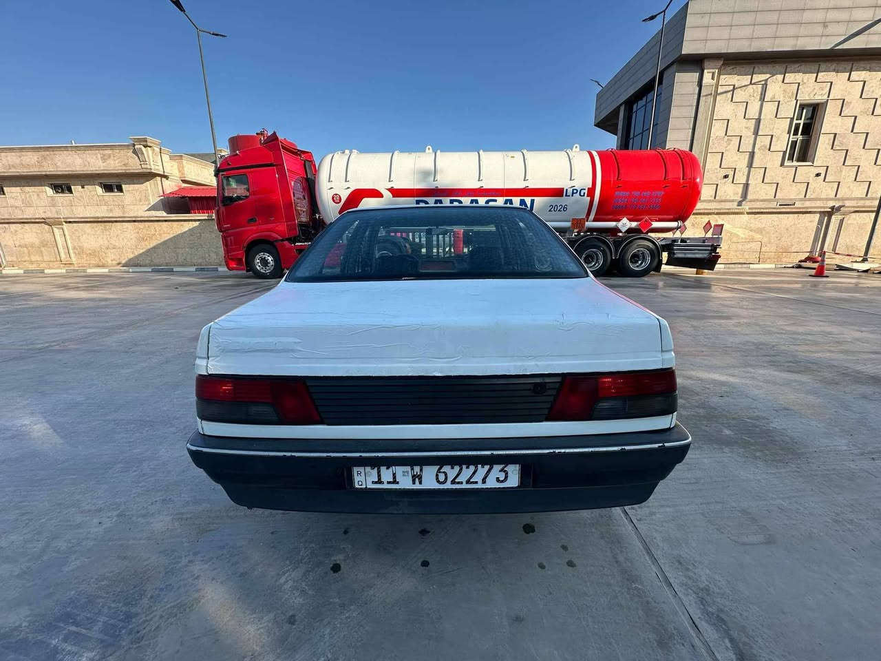 بيجو روى موديل 9 سياره نضيفه ومرتبه 
تبريد شغال منضومه جديده كلها 
تخم تاير جديد 
دوشمه جديده كلها 
كير مكينه اكسل جديد 
جام اربعه شغال 
ويل حجم 
بيها قطعه واحد صبغ.
وهلال مال جاملغ اثنين 
غير هاي مابيها 
مكاني بغداد البياع 
*********** اسياه 
سعر ٣٠
