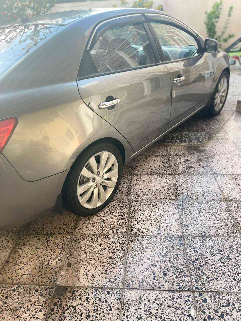 سلام عليكم البيع كيا سيراتو موديل 2012 رقم اربيل سياره بدون حادث بيه فقط قبق جنطه  بدون صبغ سياره جاهزه وكلشي شغال مكان سياره كربلاءسونار بل صور سعر 88وبيه مجال رقم الهاتف ***********
