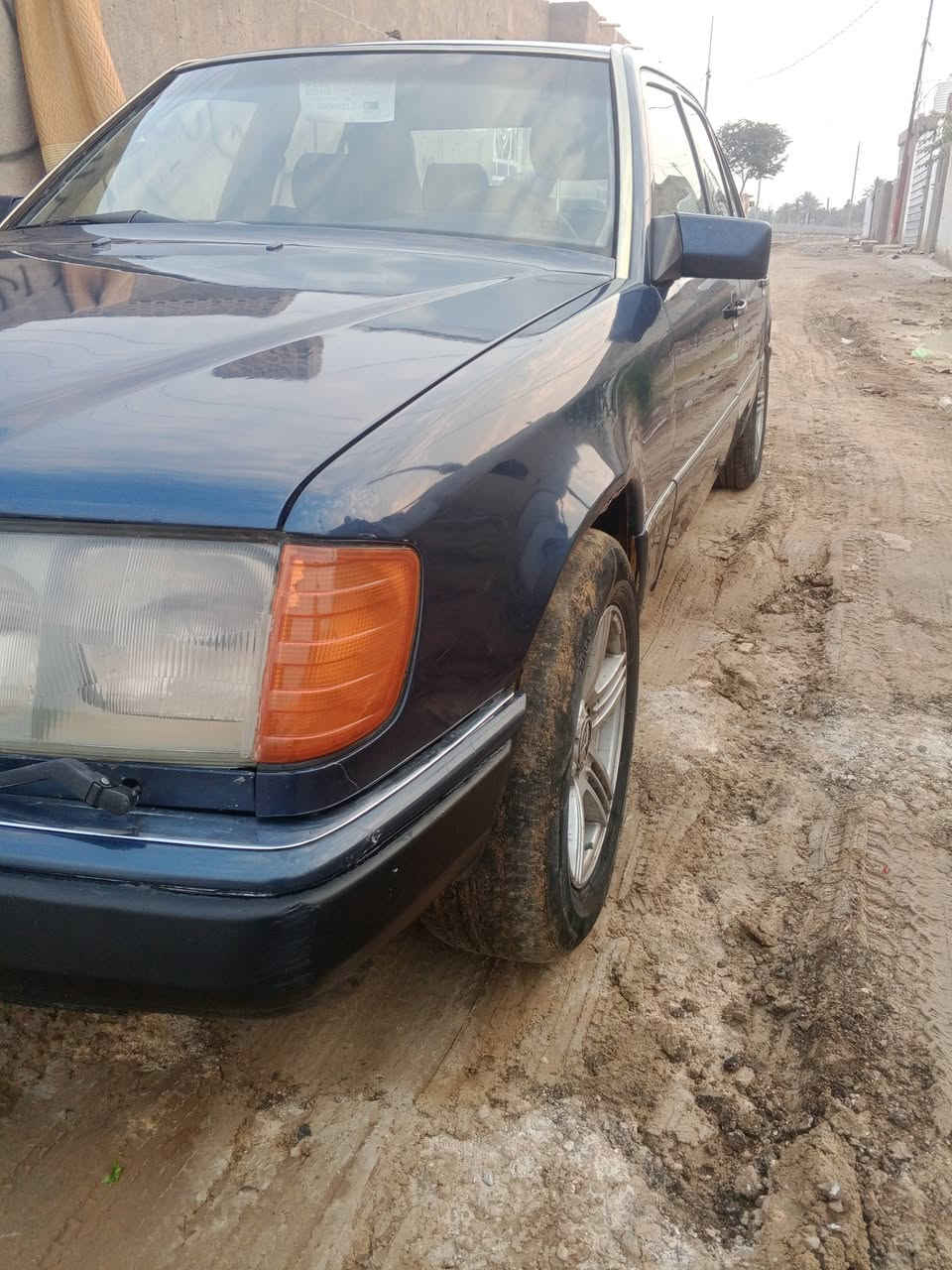 السلام عليكم مارسدس دب موديل 91 كير ومكينة اثنين ونص سيارة جاهزه ونظيفه رقم بغداد حداديه جديدة تخم تاير تبريد شغال مكانها الناصرية السعر 51وبيه مجال الاتصال***********
