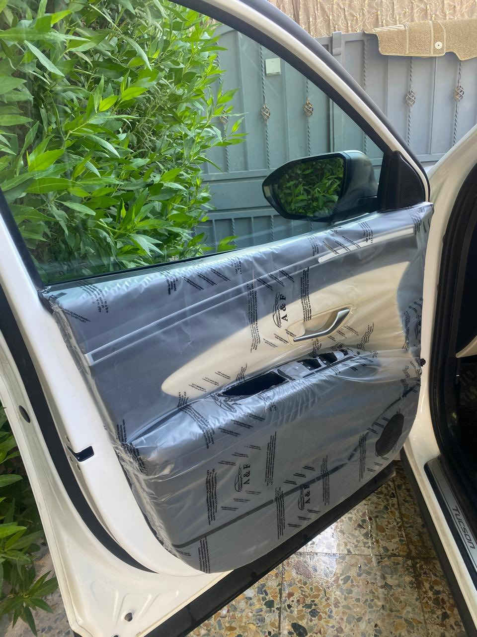 هيونداي توسان 2024 للبيع 
رقم بغداد الجديد السعر 222
***********
 سياره مكفوله كفاله عامه من كلشي الدواخل مغلفه ppf للحماية ولكشنان مدوشمه ول بيبان السياره مغلفه نايلون 
 مواصفات 
حجم المحرك 2000 دوش
شاشه دجتل
تشغيل بصمة   
تشغيل عن بعد
‏AIRBAG عدد 2
سايد بريك دگمة   
بك لايت LED
كروس سرعه
اتو هولد
مري شفط 
مقاعد 2 امامية كهرباء 
بردات ابواب خلفية 
حساسات امامية 
حساسات خلفية 
حساس كشنات
تحكم مقود كامل
بصمات عدد 2 
انارة ترحيب
نقطة نزول منحدرات. 
نظام مانع تزحلق 
‏ABS
شاحن موبايل واير ليس  
اشاير بالمري والمري قابلة للطي 
مخرج AUX
مخرج USB
‏BIuetooth
مخرج منفذ الطاقة عدد 2    
درايف مود
‏(Normail - eco- sport t) 
جك سبير كتلوكات كلها جاهزة
كفاله عامه السياره ماشيه 48  الف المكان بغداد  السعر 222الكرخ***********
