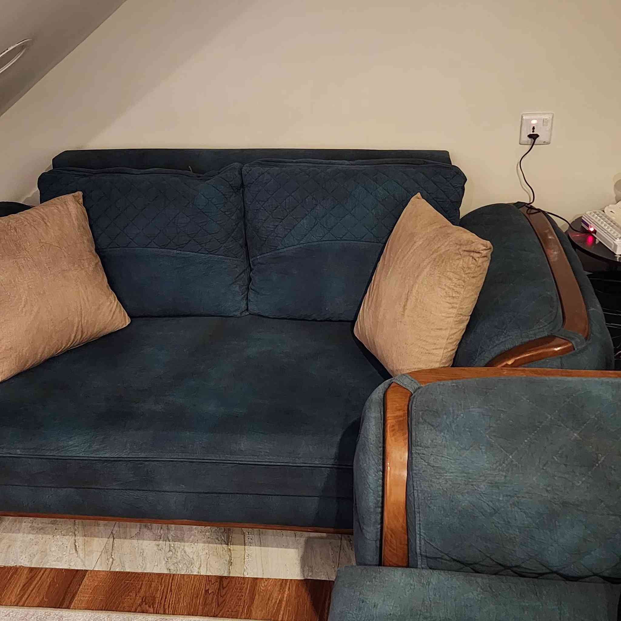 السلام عليكم ..
تخم تركي اصلي ماركة (Ulas Koltuk)
 10 مقاعد مستخدم نظيف جداً ..
سعر (مليون💵) وبي مجال بسيط 
رقمي: ***********
عنواني:بغداد الدورة شارع 60 منطقة ال120
