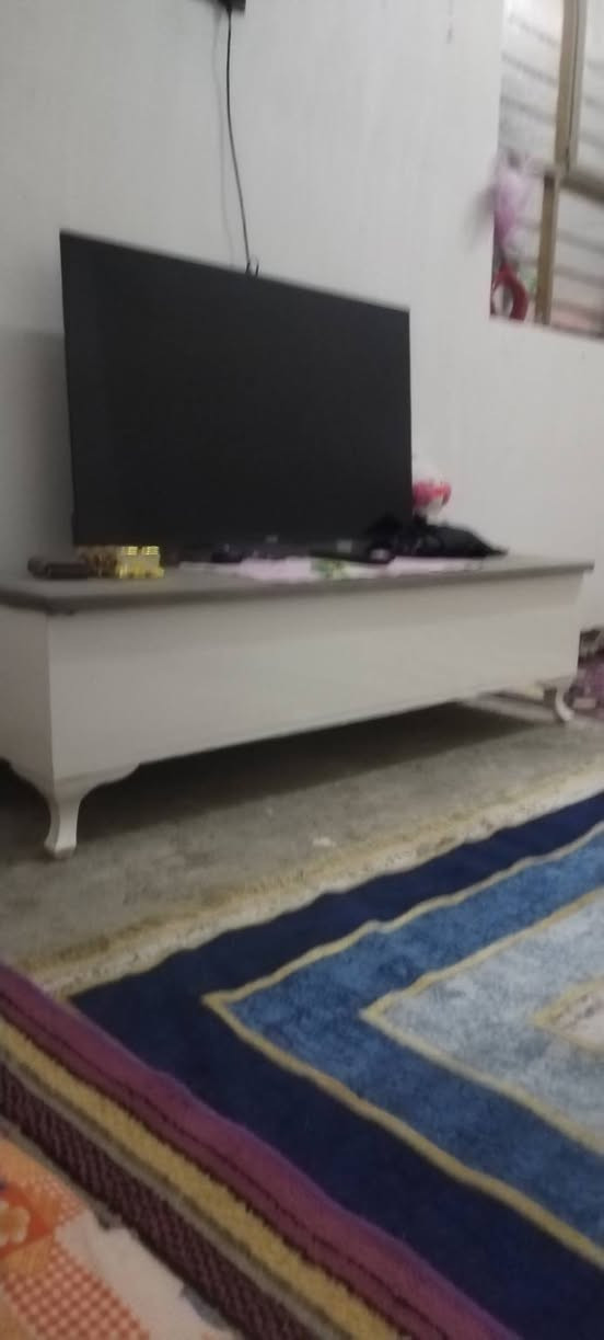 سلام عليكم غرفه للبيع مكان حسينيه الراشديه غرفه تتكون من 11 قطعه نضيفه نضافه 95/100 الكنتور 8بيبان ويا كنتور الطفل غرفه مرتبه ونضيفه سبب البيع شلت بشقه ومتكفي الشقه اطببهة بيهة لان درج من بره رايدهة ب700 وبيهة مجال *********** بي واتساب وعلرصيد ثنينهن.  ملاحضه مبايلي تعبان الكامره ضالمه الغرفه /
