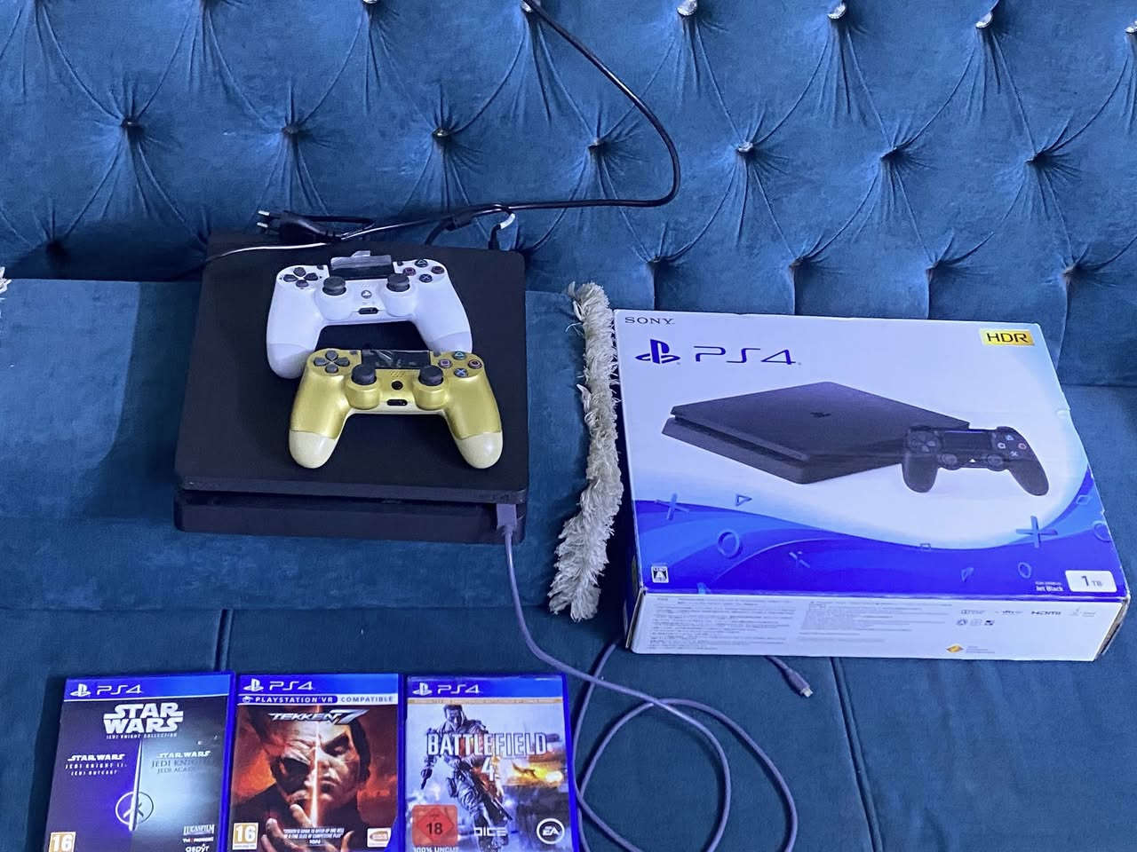 سلاام عليكم (بلي البيع سلم ما مهكر سعره250وبي مجال  )ماصارلي شهر من اخذته مابي يشي نضافته فول انطيك بي ضمان يومين تاخذه تفحصه يشي بي مرجوع ويا قراص 3وجوستكات اثنين .رقمي ***********
