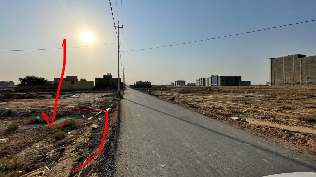 500 متر سهم كامل بسمي  بطابو مداور كهرباء ماء تبليط 
شارع بين علوة وجامعة ساوه قريبه ع شارع عام 
سعر اتصال ***********
