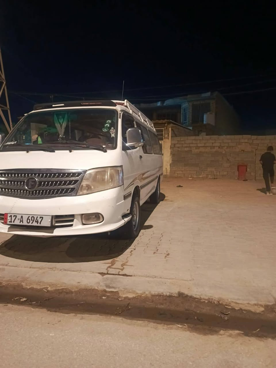 السلام عليكم فاتون للبيع مديل ١٤ سياره مكفوله من الضربه بس بيهه دحجات بصيطه كير مكينه اكسن مكفولات حداديه جديده توني مسويهه سياره حلوه توني مصفرهه هيئه ومرور مكان السياره نجف السعر خاص رقمي ***********
