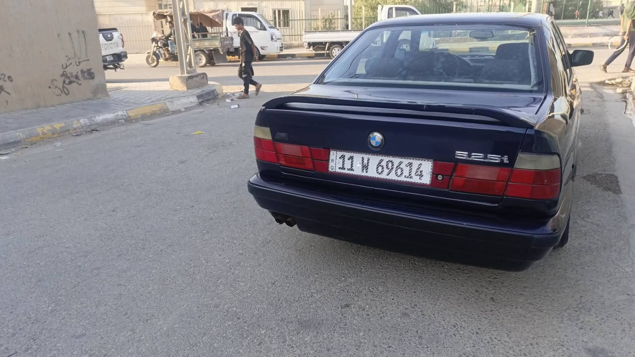 بي م دبليو 535 محدثة 525 موديل 1991 رقم بغداد محرك 6 مسكر تبريد قطعتين 
مكفولة من الضربه سنوية جديدة بأسمي السعر 55 بيها مجال 
مكاني واسط ناحية شيخ سعد للاستفسار  ***********
