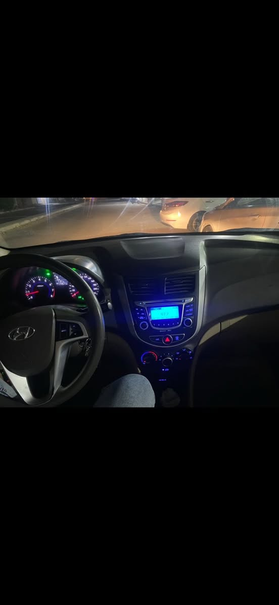 السلام عليكم ….اكسنت مويل ٢٠١٢ رقم نجف مكينه ١٦٠٠قطرتين مامفتوحه السياره مكفوله من الضربه والصبغ فقط ٣دحجات بسيطات  والسياره نظيفه ومامتعوبه السونار مرفق مع الصور مداور ثاني يوم مكان السياره نجف الاشرف حي السلام للاستفسار *********** 
السعر ٩٨وبيه مجال
