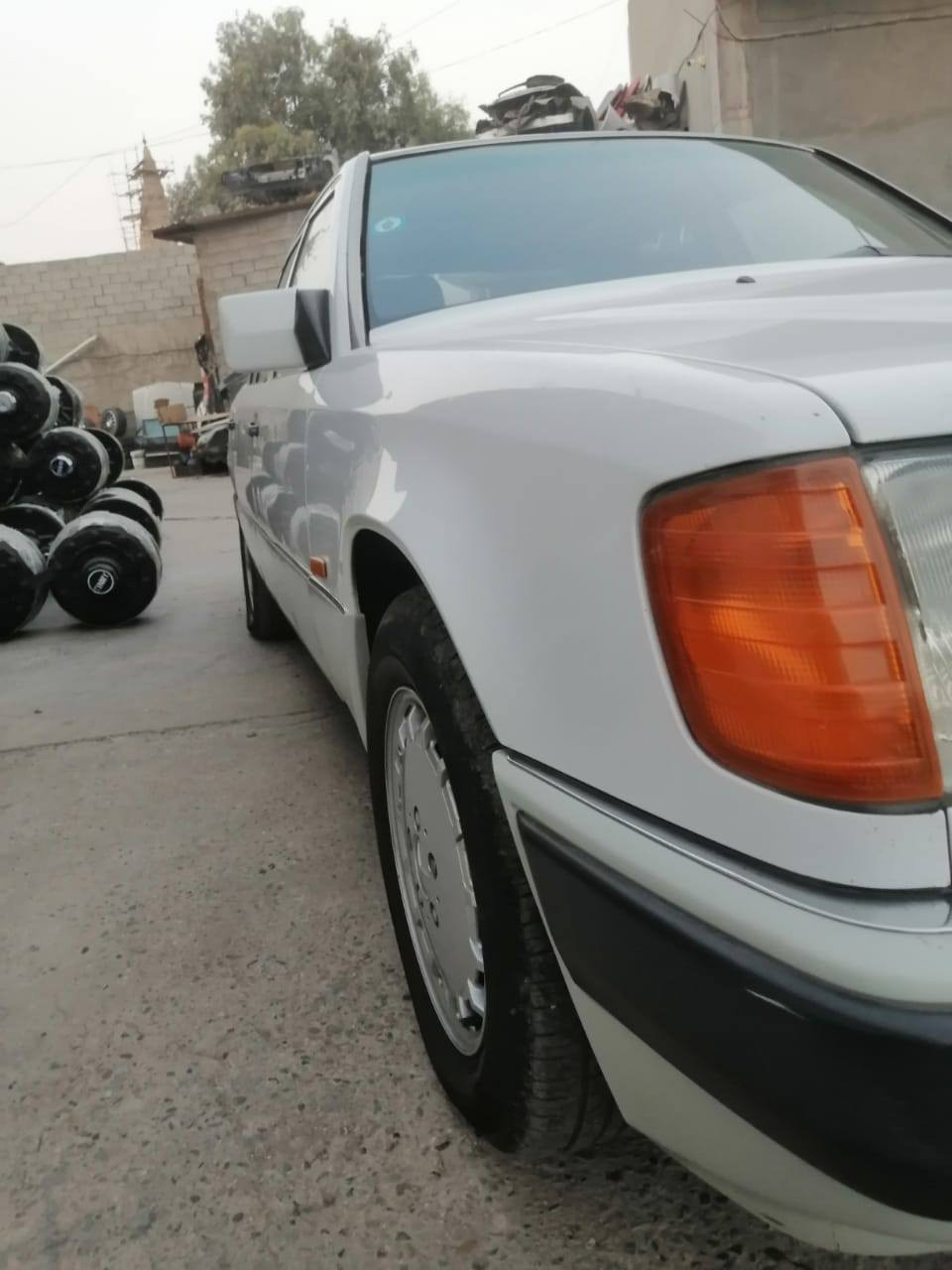 السلام عليكم 
مارسيدس E300
كشنات الاماميه كهرباء والجام الامامي كهرباء
والجام الخلفي جوبي
فتحه سقف طكتيني شغله
السياره بدون صبغ 
كامله مكمله مابيه نقص 
رقم بغداد الدولي السياره بسمي 
العنوان بغداد المشتل
السعر 95$ وبيه مجال 
الاستفسار ‏‪***********‬‏
***********  وتساب
