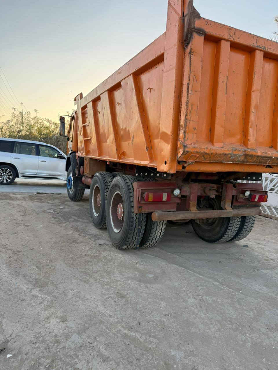 لوري البي بلادي قلاب للبيع
موديل 80 مكينه 28 كير 190 
مجموعه جيف تخم تاير 
رقم كربلاء 
***********/) ***********/)
