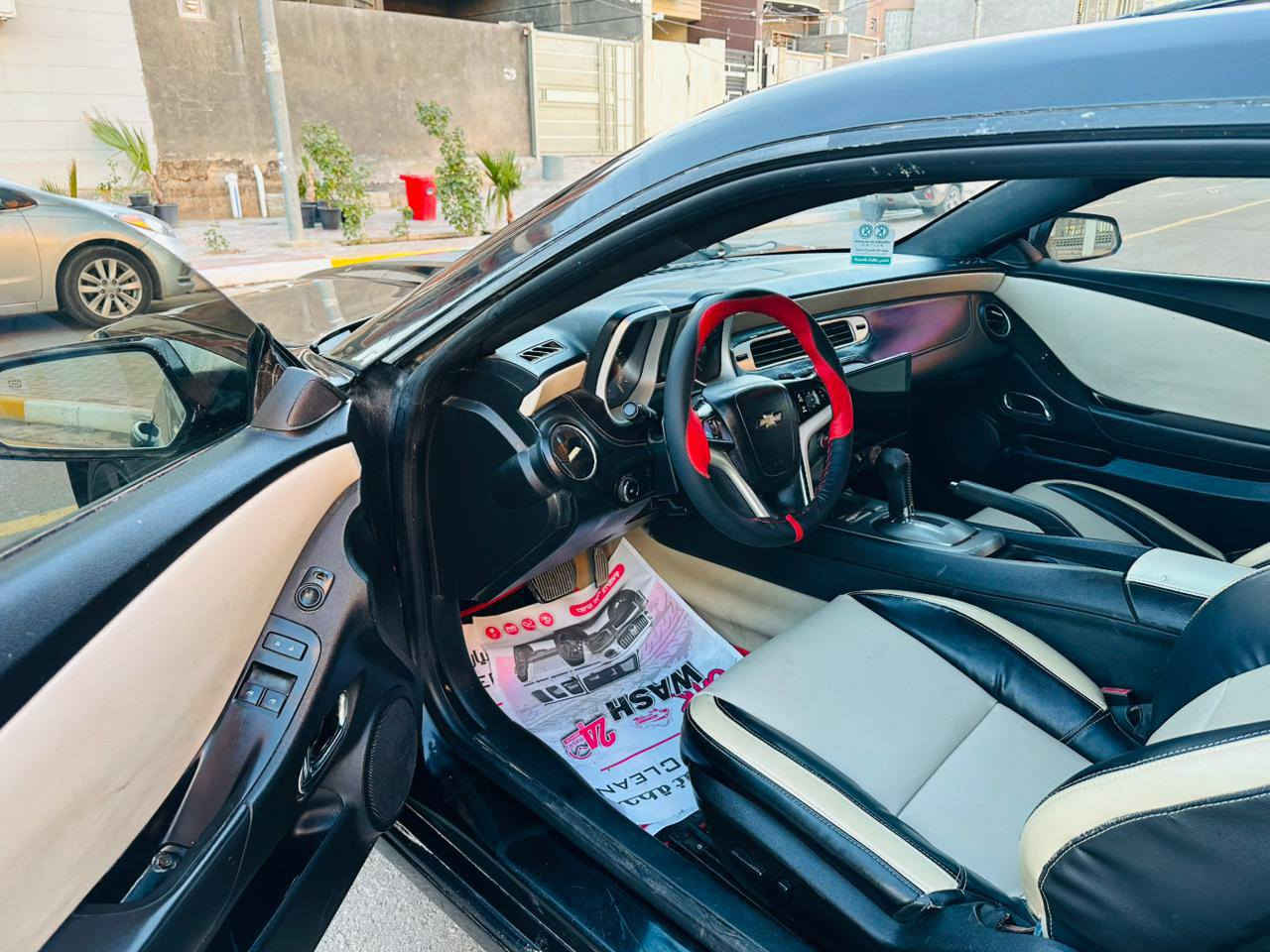 سلام عليكم.  للبيع شوفرليت كمارو. موديل 2015.  السعر 87. قابل للتفاوض للاستفسار ***********. وارد امريكي. حادثه جاملغ ودعاميه فقط. والباقي مكفول من ضربه بيه رش صبع ابيع صبغ عام للجماليه.  مواصفات فول 1/1. فتحه سقف. تحكم تستيرن جهتين. كروز مثبت سرعه. مري كهرباء. كشنات كهرباء. جلد. شاشه تاب. محرك 6سلندر 3600 

عليه اضافات كت رياضي.
كزوز رياضي دبات.
تحديث البجم 2018 
لحيه +سبايدر رياضي RX.  
سياره جاهزه بدون نقص.سنويه لغايه 2030 هزه جديده. عنواني كربلاء المقدسه كربلاء, العراق
