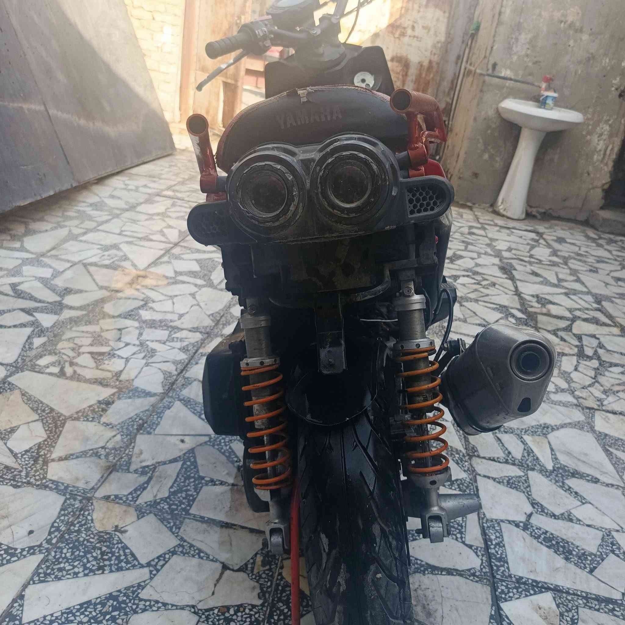 سلام عليكم اخوتي دراجه سكنس جبلي للبيع رمبه منزلينه بيها نقوصات قليله دراجه متروكه متواجد ماسنجر واتساب *********** مكاني بغداد جسر ديالى
