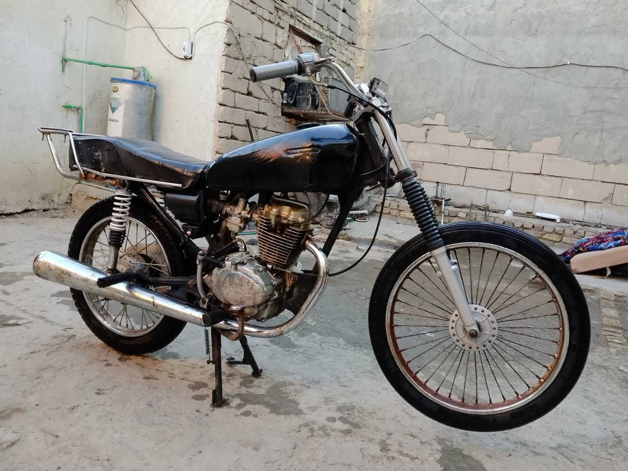 سلام عليكم اخوان دراجه أرشا للبيع أوراق كامله موديل ١٦  ولتعميره ٢١ محرك مفتوح بيه  بوشه وبستم شرط لا نضح ولا بخار ولا صوت صدر كامل جديد تايرات جدد مكاني ناصريه مركز سعره ٣٧٥ وبيه مجال قليل شراي يتصل وبي خير ويدلل وشكرا ***********
