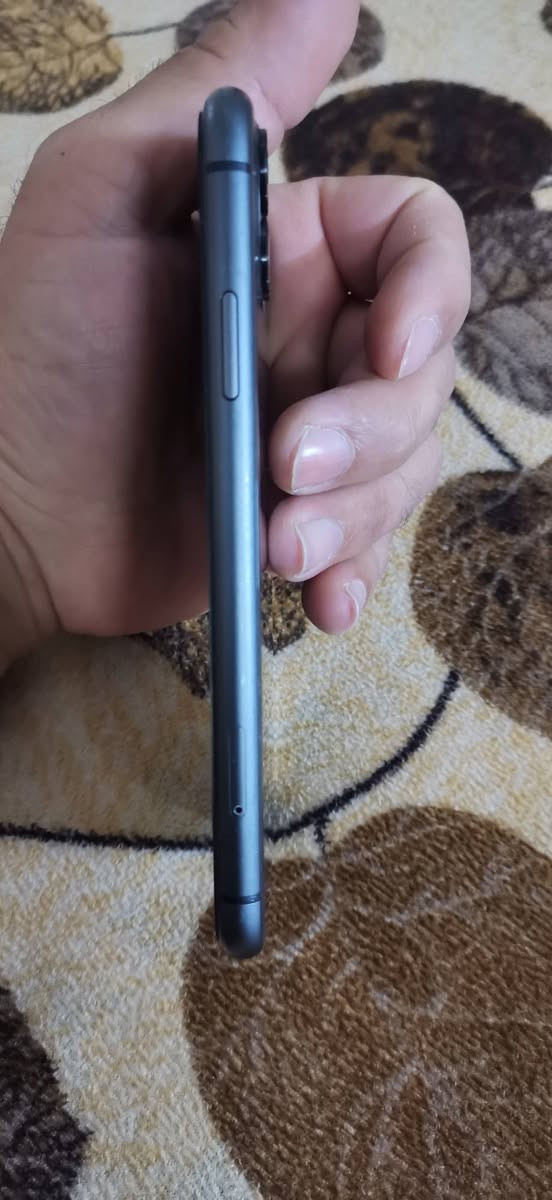 ايفون 11 عادي الجهاز شرط مامفتوح نورمان ذاكرتو 256 بطاريه 83 الجهاز فول نضافه السعر 280  (***********)
