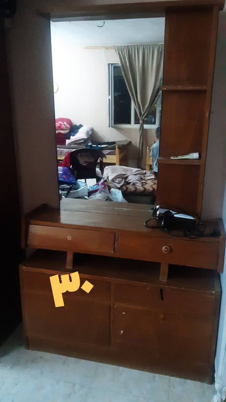 بيع مستعجل!!!
جرابي عدد 2 + كنتور 4 أبواب + ميز تواليت + معرض تلفزيون 2م 
كركوك/ طريق بغداد 
***********
