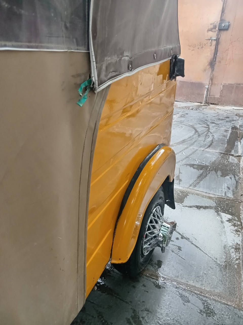 سلام عليكم تكتك مديل 19شهر 11رقم وسنويه كوت تكتك مصبوغه عام بدون ظربه تكتك خير من الله جهزه بوجهك الشغل معوزهه شي السعر 5500وبيهه مجال ***********
