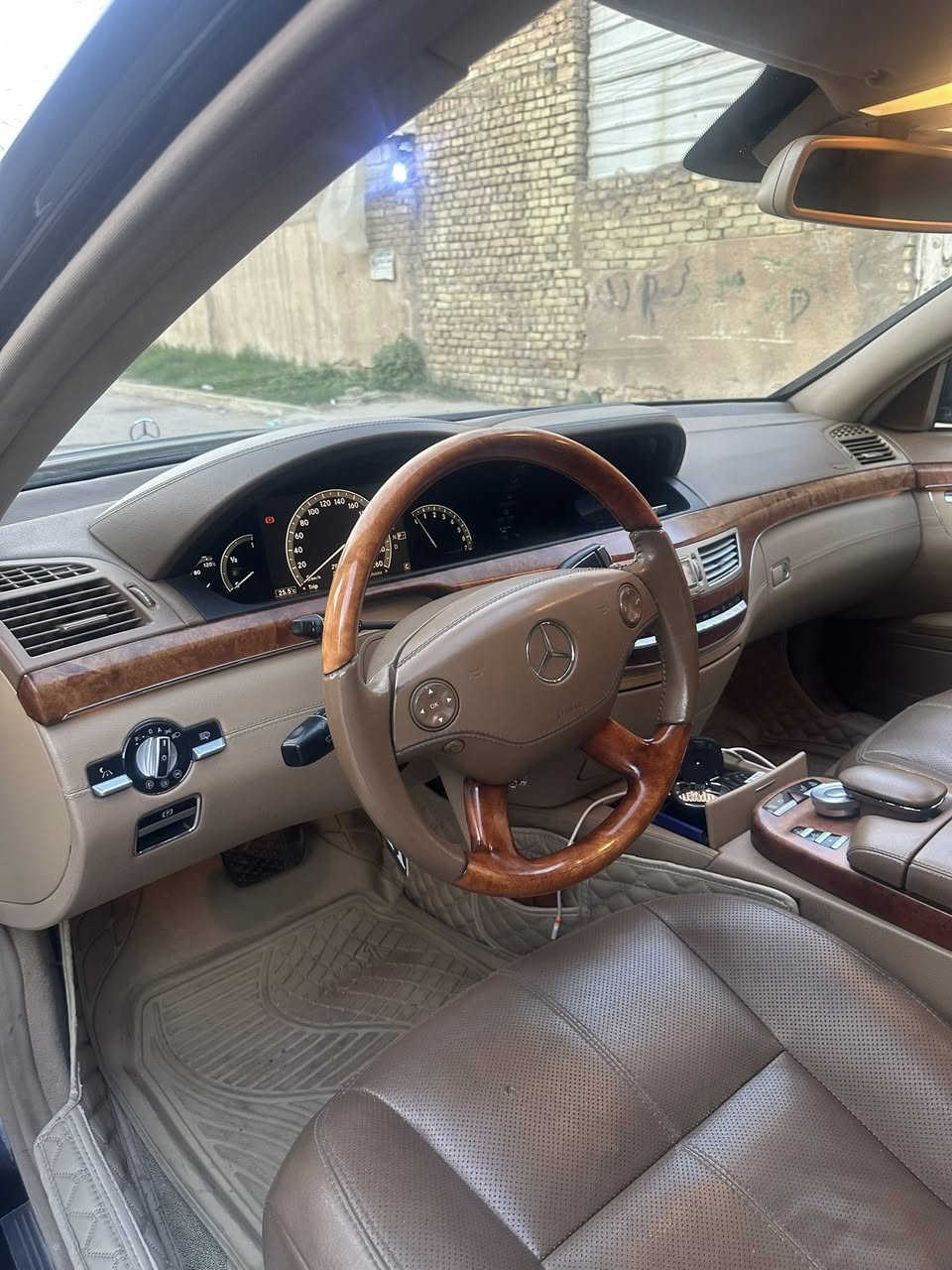 السلام عليكم مارسدس s500 وارد اوربي باب طويل للبيع
موديل ٢٠٠٦ محدث ٢٠١٣ مكينه وكير كفاله
فول مواصفات 
١.بانوراما
٢.ناظور ليلي 
٣.حساسات
٤.بردات خمسه 
٥.كشنات امامي تدفئه تبريد
٦.كشنات خلفي تدفئه تبريد 
٧.زراك لايت
٨.ثلاجه
٩.بوب شفط وجنطهشفط
١٠. شاشات تجاوي
١١.ميز طعام
بيهه صبغ جاملغ امامي ايسر وجاملغ خلفي ايمن مع باب خلفي ايمن وداير جاملغ خلفي ايسر
الرقم اربيل بسمي تحويل
السعر ١٨٥$
مكان السياره بغداد
هاتف ***********
