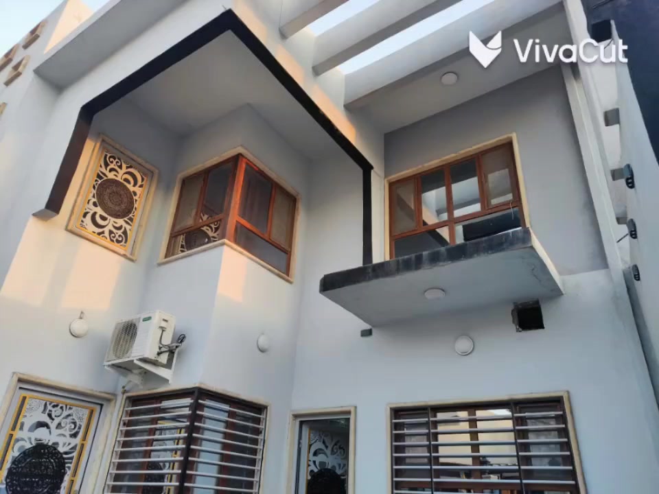 سلام عليكم دار للبيع حي الملائين الاوله طابقين  مساحه  250 واجه 13  يتكون الدار من 6غرف نوم هول استقبال
مطبخ مشتملات
الدار يرهم بيع يرهم معارض مراوس
للاستفسار الاتصال علا الارقام المذكوره
***********
***********
