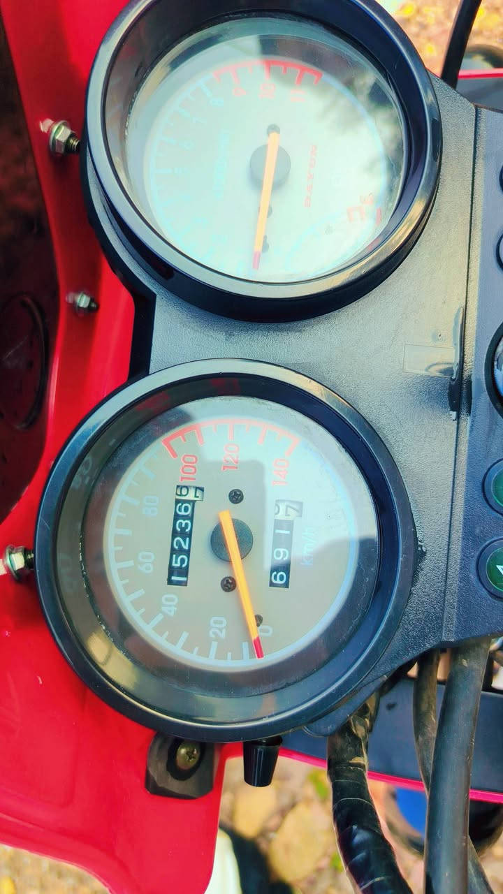 دايوان موديل 23 رقم ديالى انكليزي تحويل ثاني يوم ماشيه 15 الف دراجه نضافه فول مكفوله من الشخط مكاني ديالى بعقوبه خرنابات ***********
