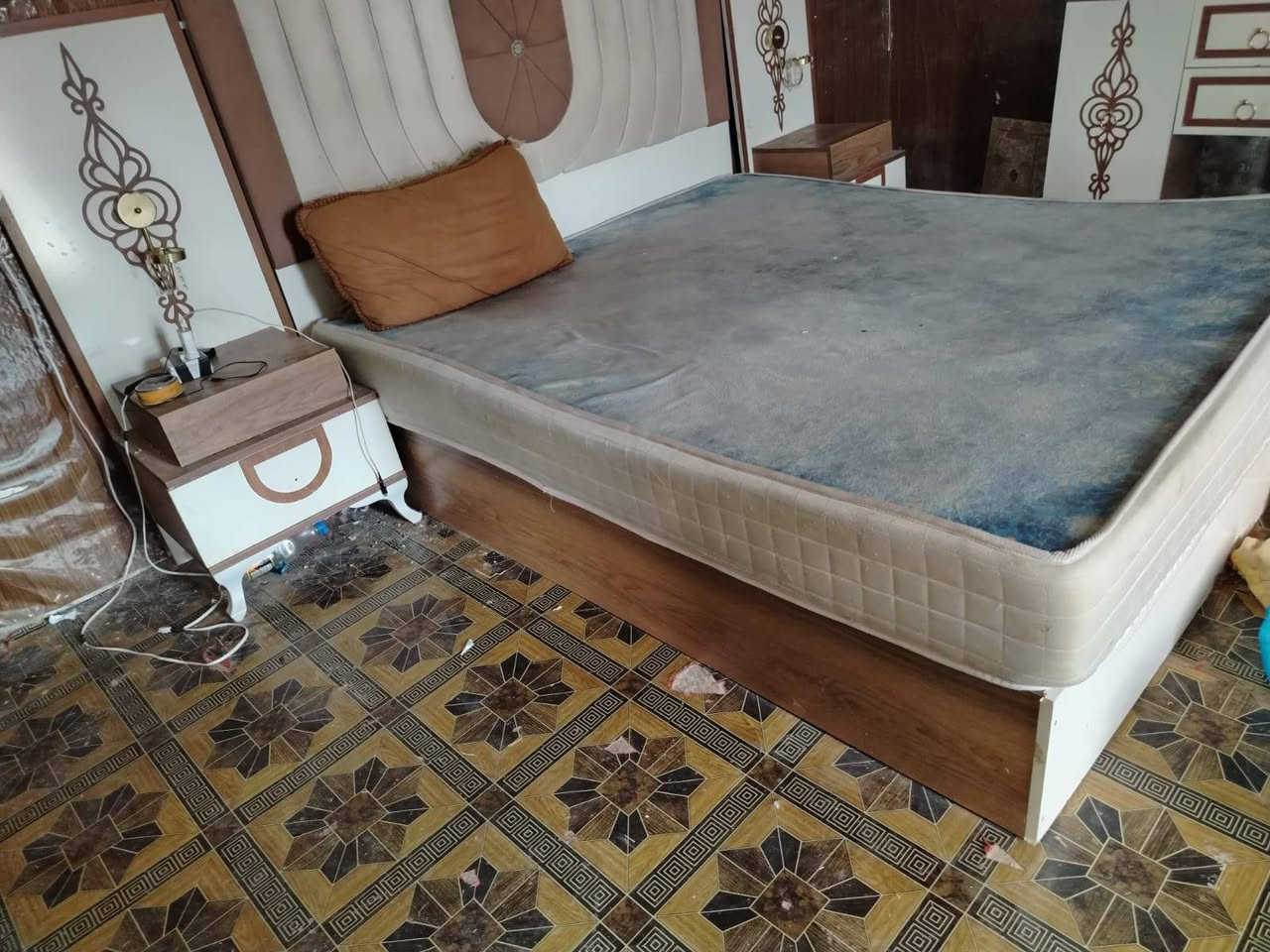 سلام عليكم غرفت نوم مستعمله للبيع نضيفه كلش السعر 550 او بيهه مجال الرقم بي واتساب ***********
