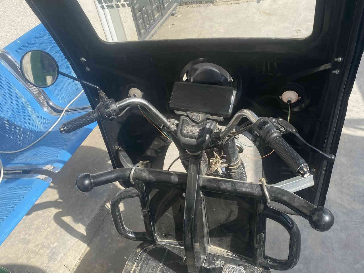 مديل ٢٥ للبيع  السعرمليون ٢٠٠.                                   *********** مكان التاجي منشة نصر نضيفه كلش تاير حجم جبير كهرباء كله شغاله
