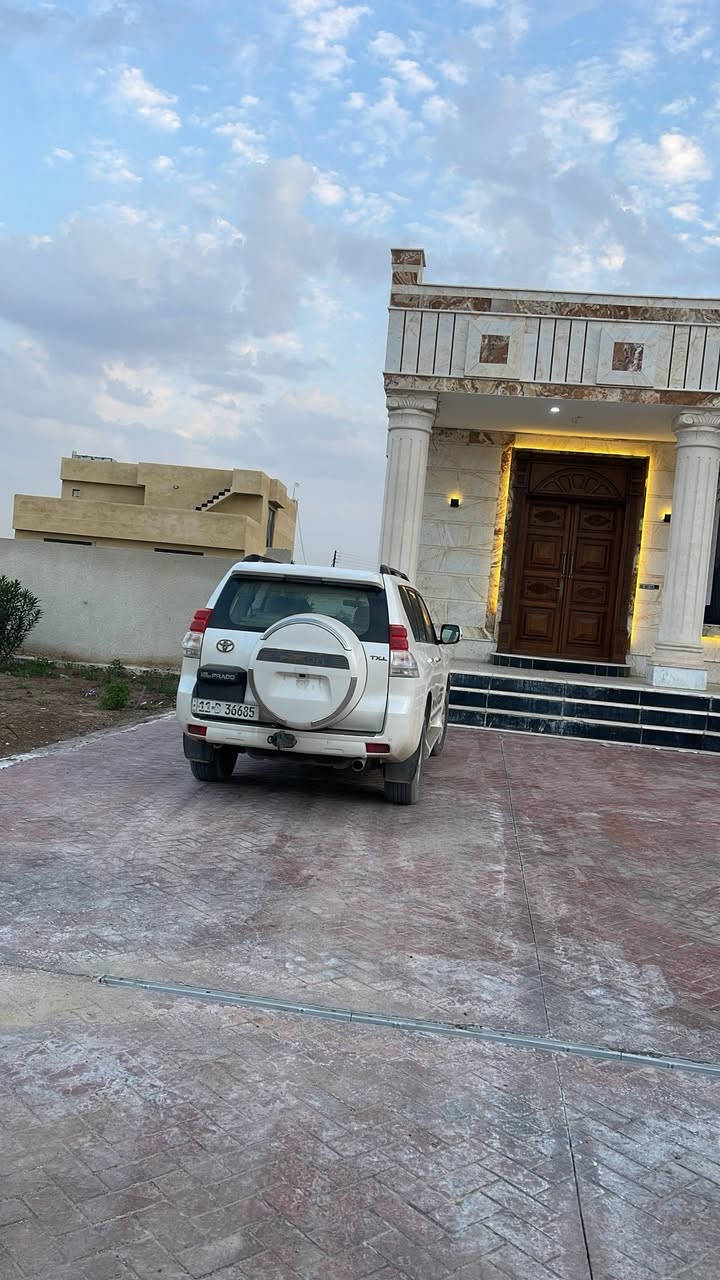 سلام عليكم 
برادو موديل 2012 ماشي ١٦٠ كيلو
 مكفوله كفاله عامه ماعده رصعات ثنين صغار 
السياره فول مكينه ٦ سبعه راكب 
مكاني بغداد التاجيات
 السعر ٢٨٠$
***********
