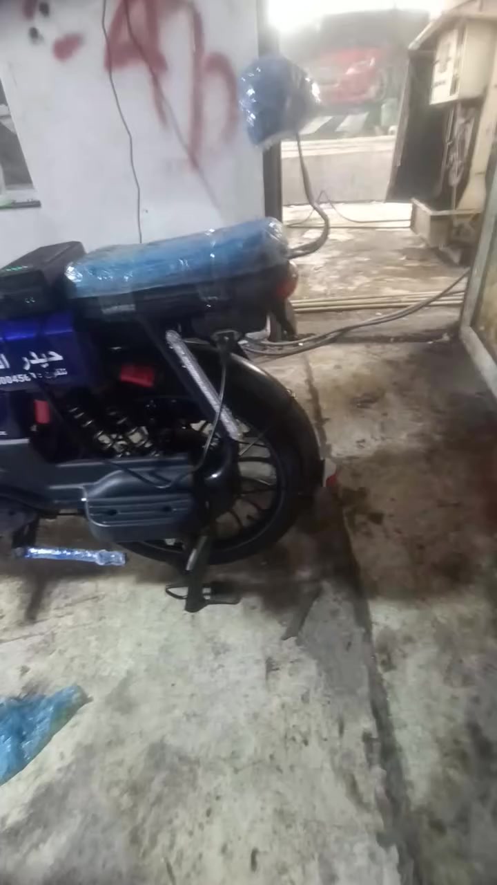 السلام عليكم دراجه شحن موديل ٢٠٢٥
5بطاريات 4سرعات شاحنه بلادي دراجه جديده صفر كل عيب مابيها كلا على بلادي بطاريات بحاله جيده سعر 300بيها مجال شراي تعال خاص او خابرني  ***********
