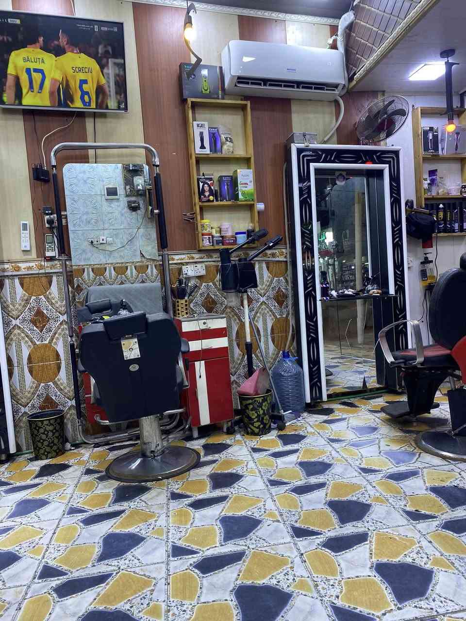 غراض. محل حلاقه  كراسي 3 مرايات. 3  عرباين  4 قيم وخذ  مكاني بصرا قديمه  ***********

