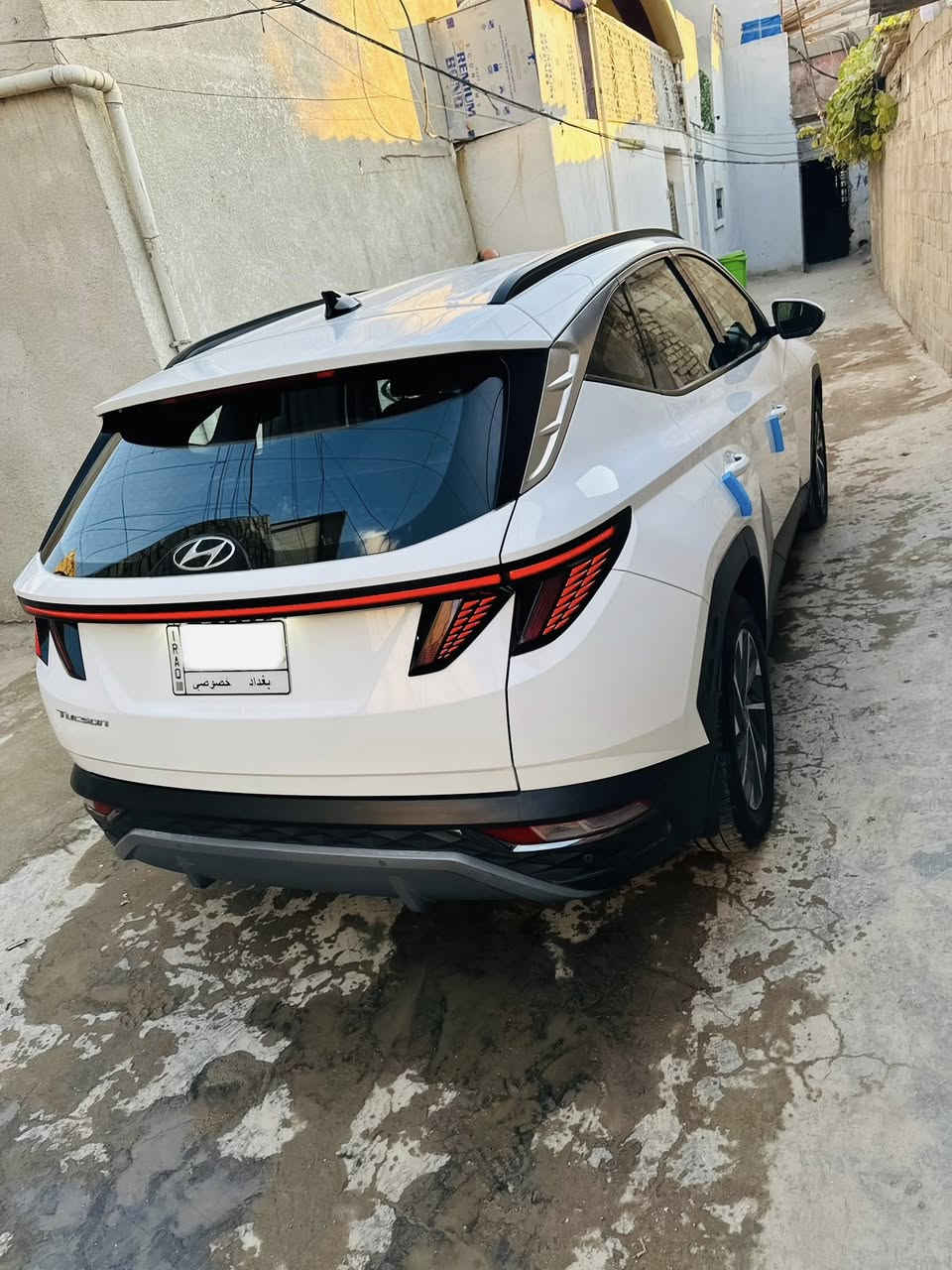 سلام عليكم 

للبيع توكسان خليجي موديل 2023 كفاله عامه 

صبغ وضربه وبارد وتبديل 

رقم بغداد تحويل مباشر 

مواصفات السياره فول 1/1 قماره حديد 
_____________
بصمه تشغيل وابواب 

تشغيل عن بعد 

كشنات كهرباء 

شاشه ابل كار بلي 

كامره خلفيه دواره 

اوتو هولد 

سايد بريك بصمه 

درايف مود 

حساسات امامي خلفي 

لايت امامي دوار مع الستيرن 

بردات ابواب خلفيه 

بك لايت لد 

شاحن لاسلكي 
_____________

مكان السياره بغداد 

السعر 208 وبيه مجال بسيط 

السياره للجناي فقط 

***********
