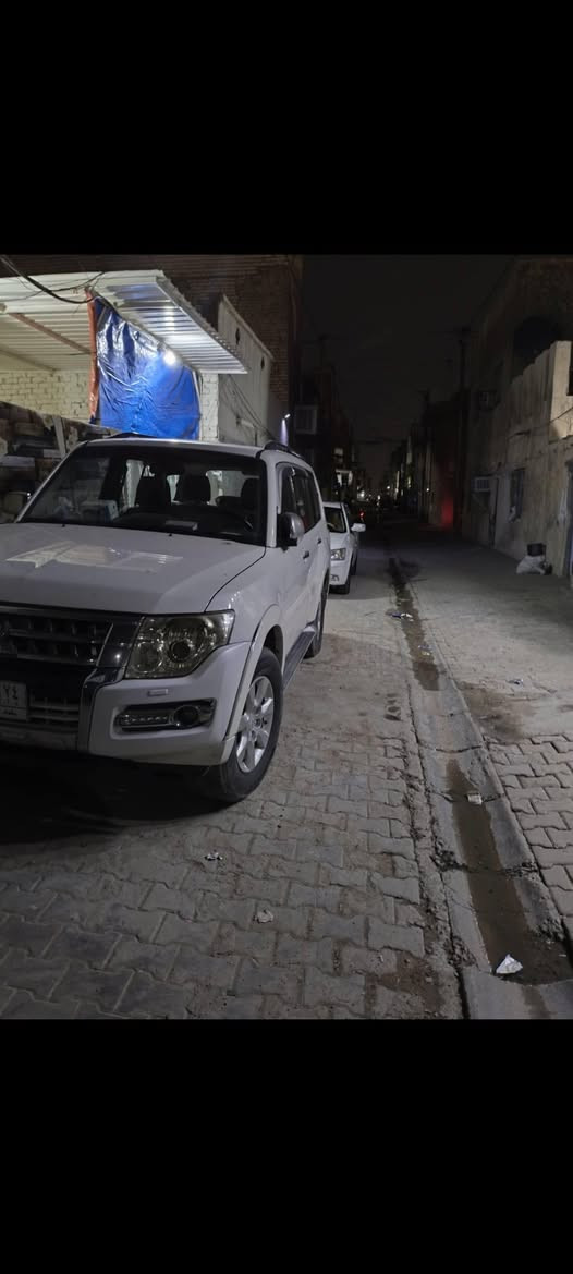 السلام عليكم 
باجيرو 13 خليجي 
ماشيه 175 الف
مكفوله كفاله عامه من الصبغ و الرش 
المواصفات 
مكينه 3500
لا تنقيص دهن ولا بخار 
تبريد 3 قطع ثلج  +تدفئه 
كير مكينه مكفولات 
ادامه كامله عله المحرك 
تحكمات سترين  شغالات كلهن 
شاشه تاب 
فور ويل 4×4
اشاير ب المري 
تحكمات كلها شغاله 
كروز سرعه 
السياره ب اسمي ثاني يوم تحويل
رقم بغداد مشروع وطني 
السعر 150$ 
 و الله يرزق الجميع 
السياره نظيفه جدا واحله من الصور 
*********** واتساب موجود 
***********م
مكان السياره بغداد الشعله
