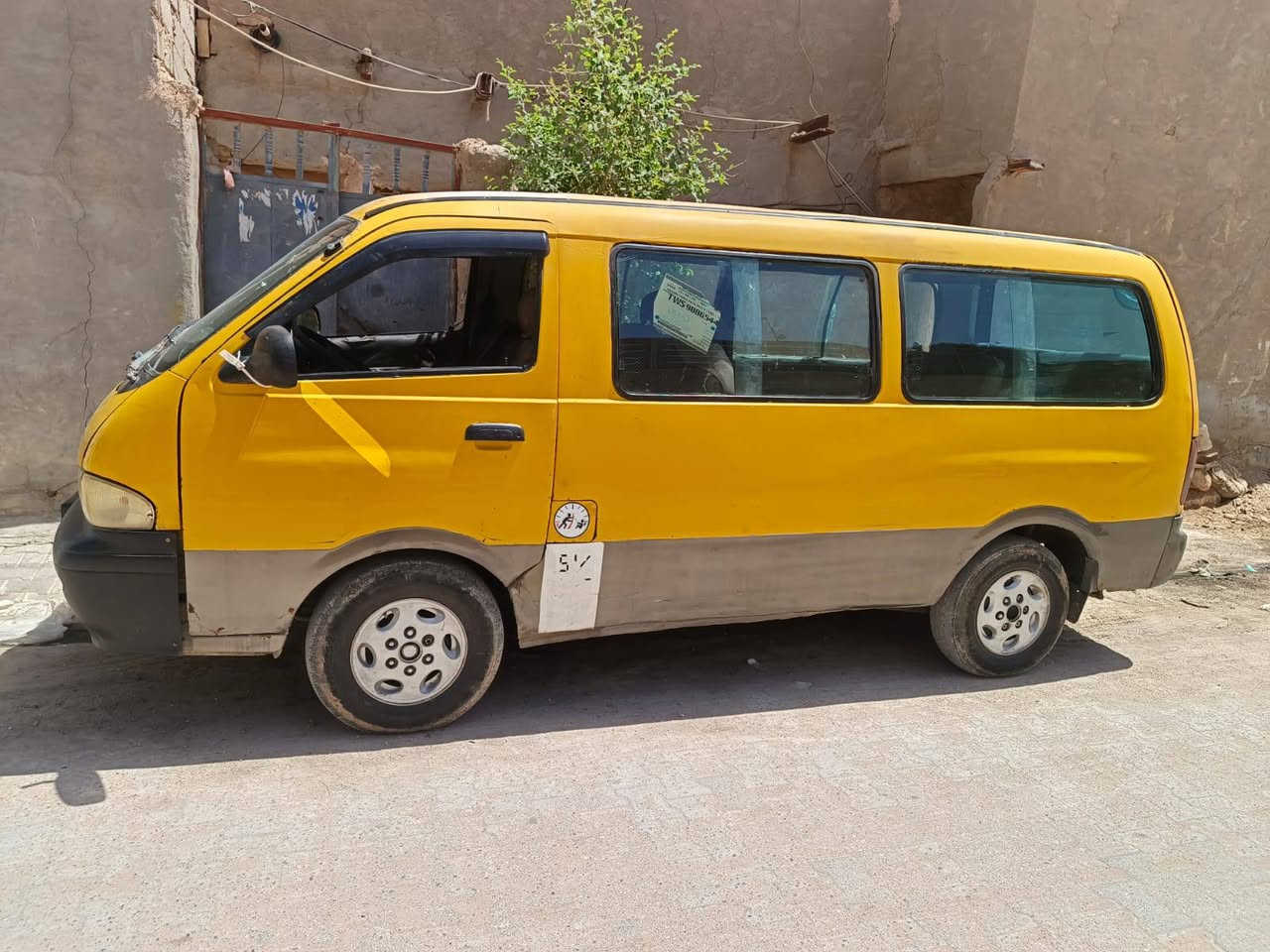 سلام عليكم سياره بلاديه  احلى من الصوره مصفره من غرامات راعيها يريد مداور مكينه بيها خيط بخار السعر 27, قفل  البيع مستعجل ***********
