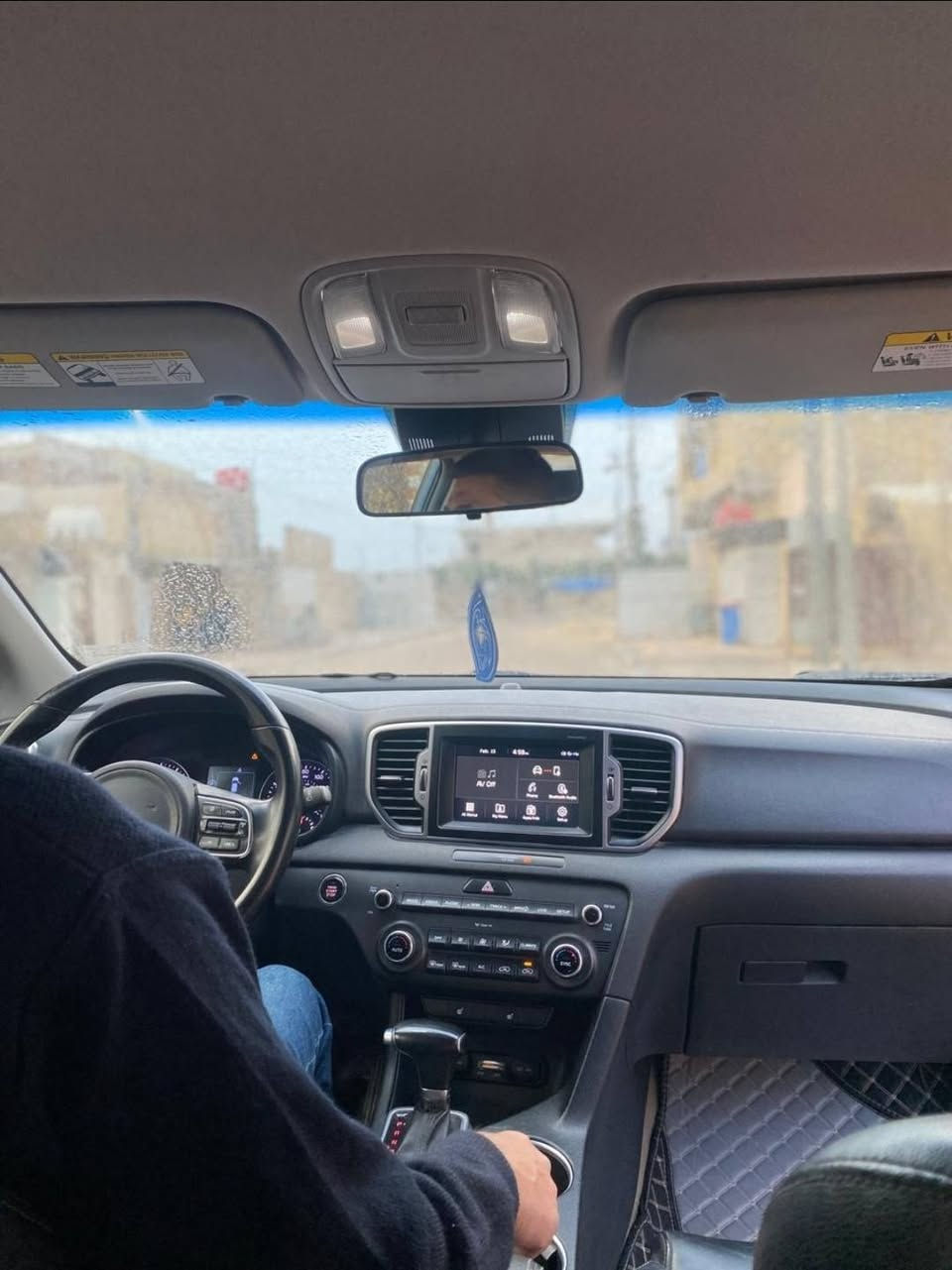 السلام عليكم
سياره سبورتج وارد امريكي موديل 2017 مكينة كايمه. السعر ١٣٢ وبيهه مجال. 
للاستفسار  الاتصال على الرقم  ***********
