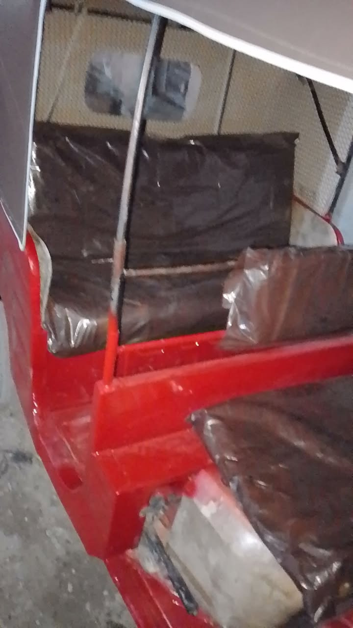 سلام عليكم تكتك باجاج ١٨ مصبوغه عام تعمير بس دوس تكتك كامله شغاله بس كهربائيات يرادلهن ترتيب رايدهة 4ونص وبيهة مجال حك الجيه عنواني بغداد مدينة الصدر رقمي ***********ما متواجد عل فيس
