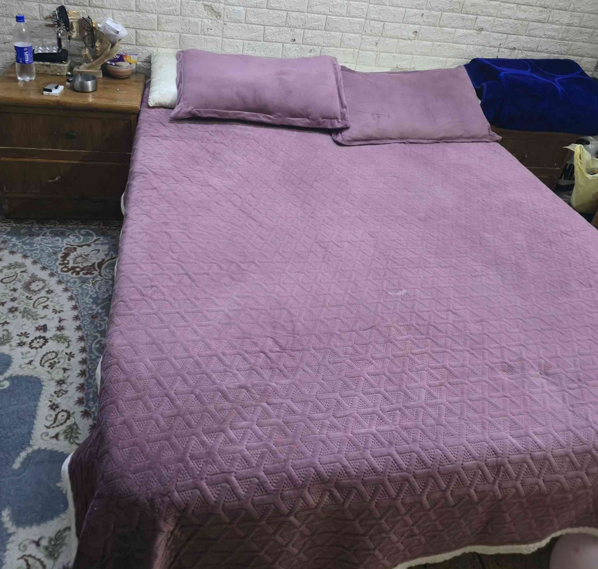 السلام عليكم غرفه صاج عراقي للبيع ٦ابواب ملحق الضهر جرجوبه  ميز مرايه وجربايه فقط السعر ٢٥٠ مكاني مدينه الصدر رقم الهاتف ***********
